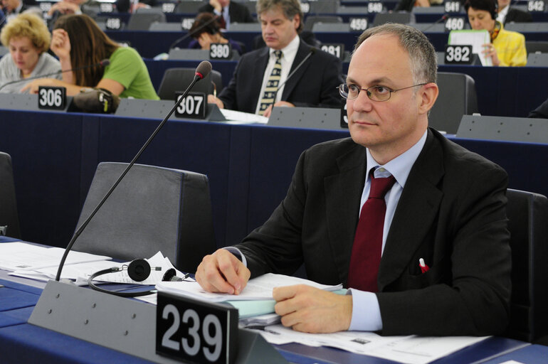 Fotografija 33: Roberto GUALTIERI dans l'Hémicycle