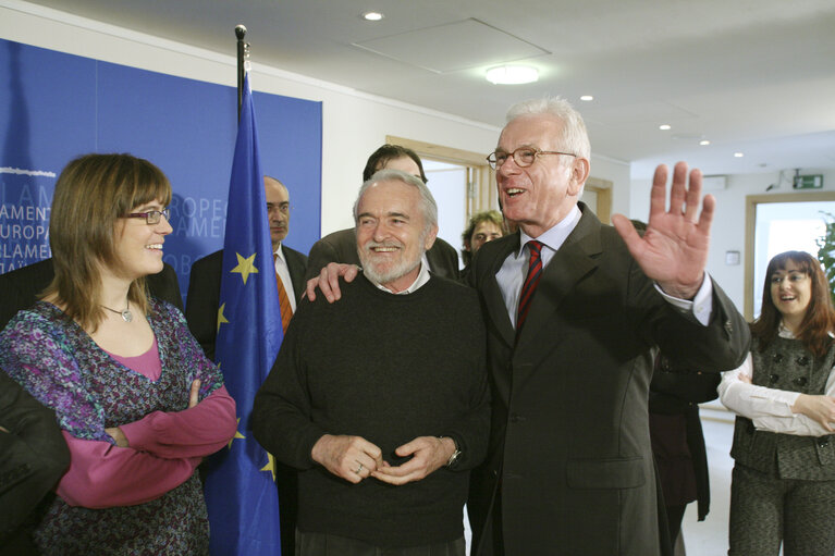 Foto 1: EP President and Vice President meet with journalists .
