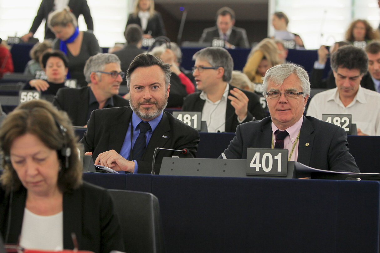 Alyn SMITH and Ian HUDGHTON vote during  plenary session week 51 2014 in Strasbourg