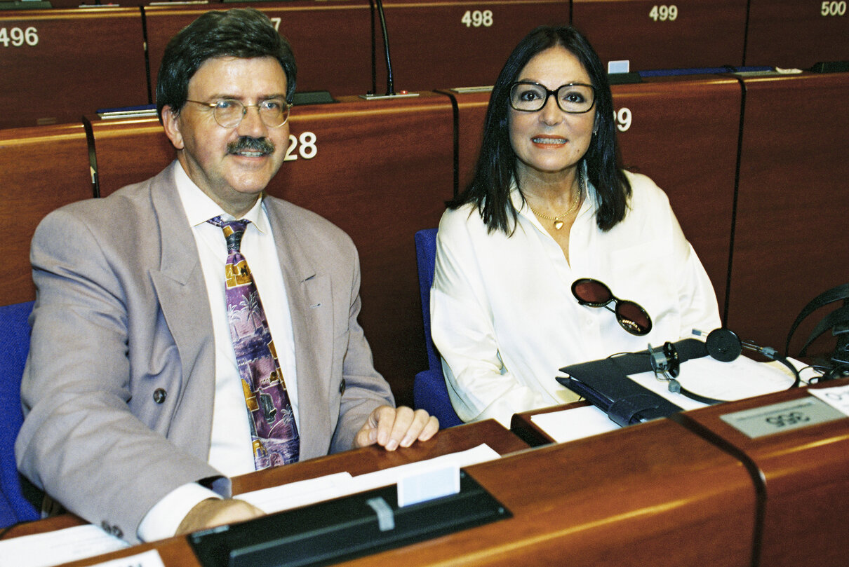 Mr Thomas MANN and Mrs  Nana MOUSKOURI during a plenary session in Strasbourg