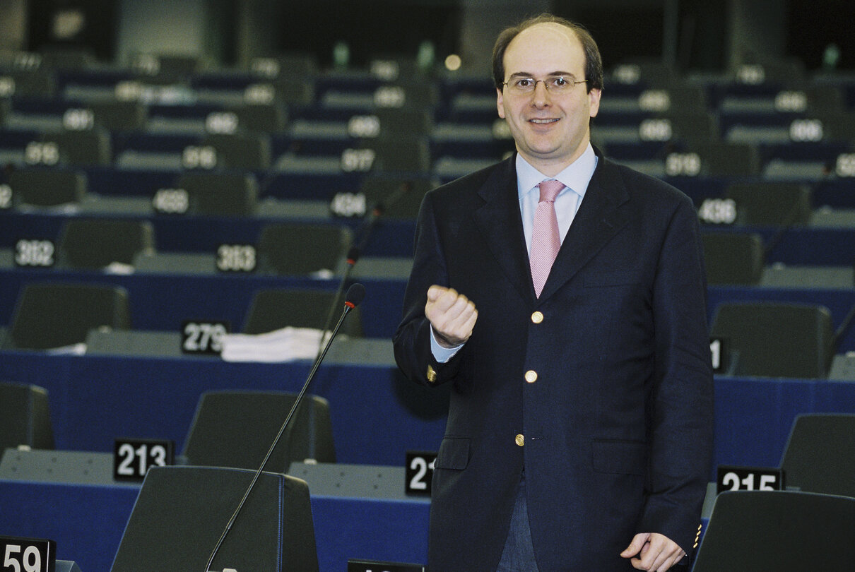 Portrait of the MEP Konstantinos HATZIDAKIS in Strasbourg in April 2004.