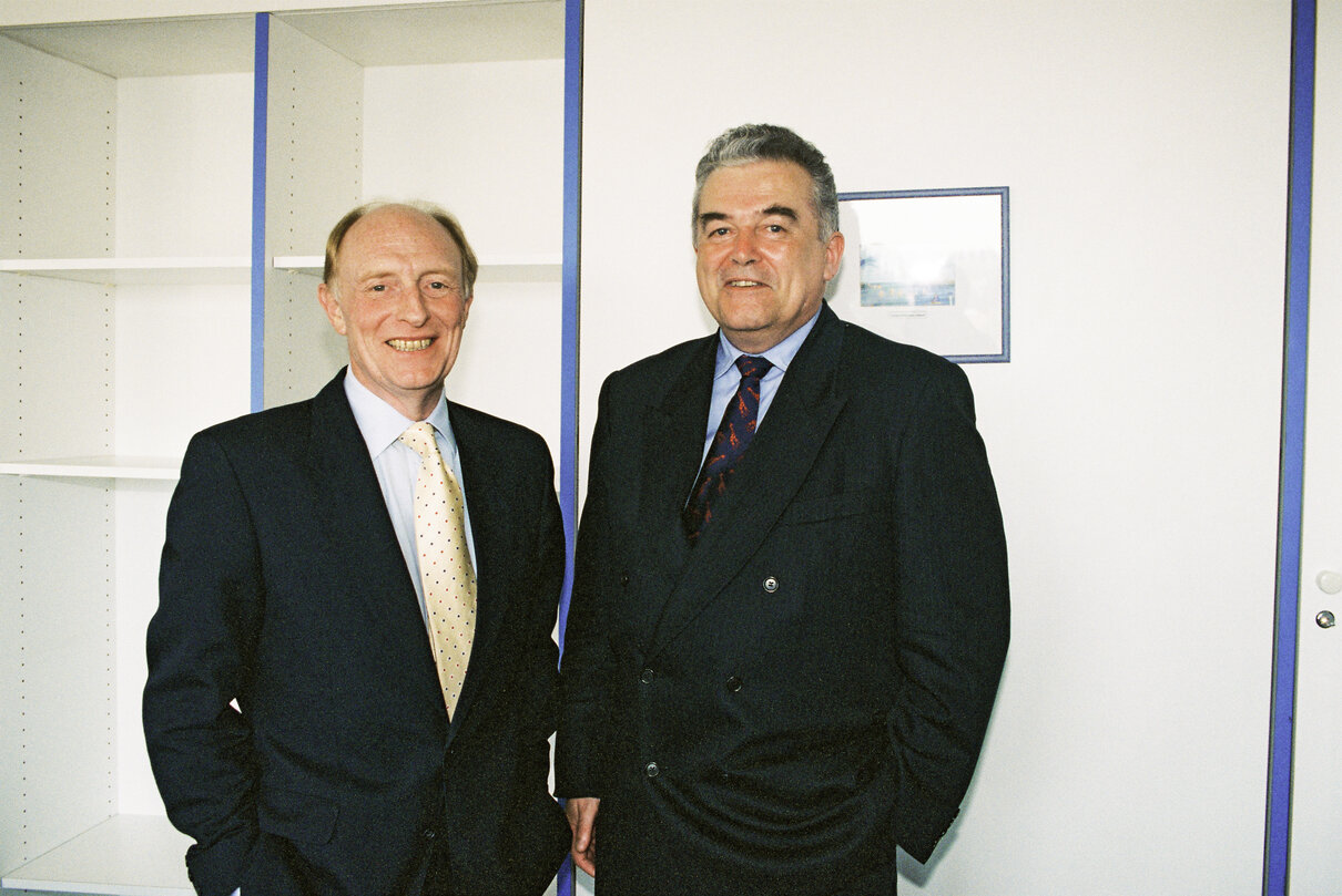 Neil KINNOCK and Richard A. BALFE meet in Strasbourg