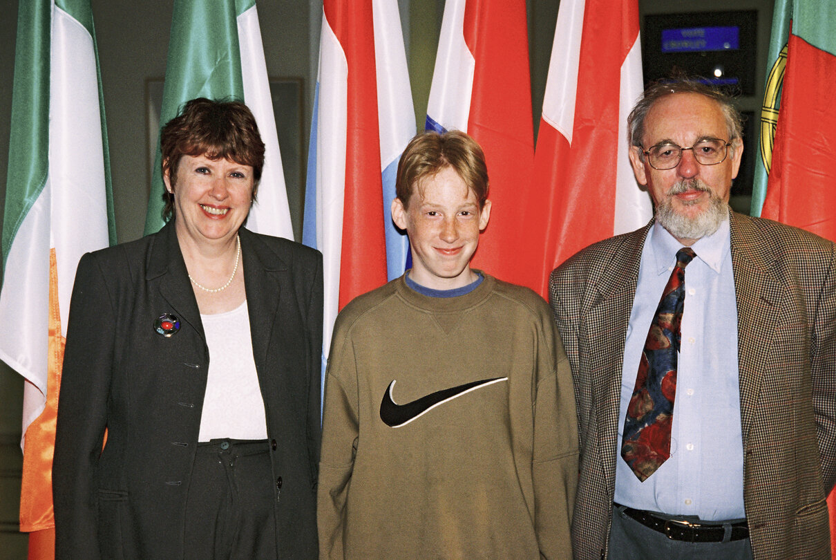 Mep Eryl Margaret McNALLY meets with guests