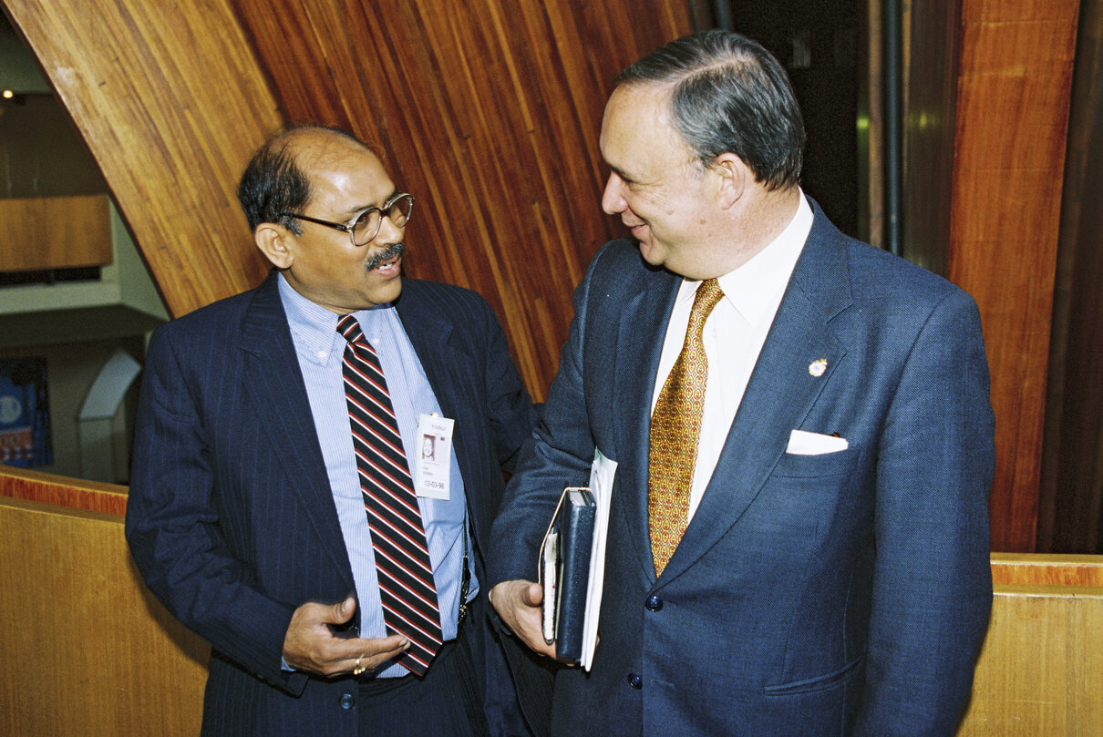 MEP Fernando FERNANDEZ MARTIN with Mr Suri SRIRAMA in Strasbourg