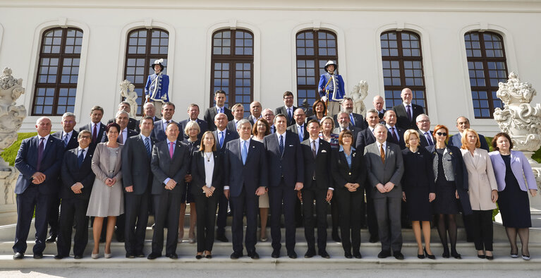 Fotografi 2: Participants of the Conference of European Parliaments Chiefs pose for a photo in Bratislava on April, 24.