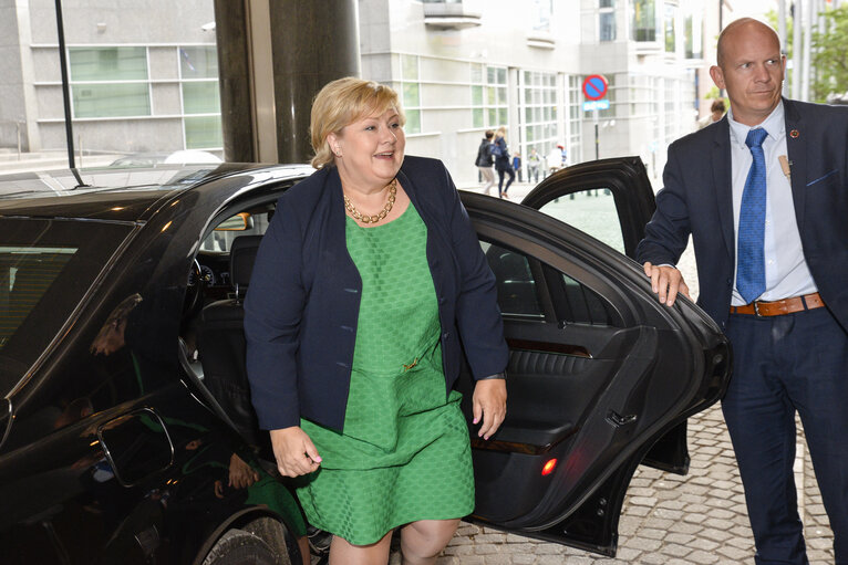 Fotagrafa 3: Official visit of Norwegian Prime Minister. Welcome.