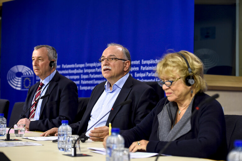 Снимка 9: Press conference on ' The Missing Scenario: there are alternatives for Europeans '