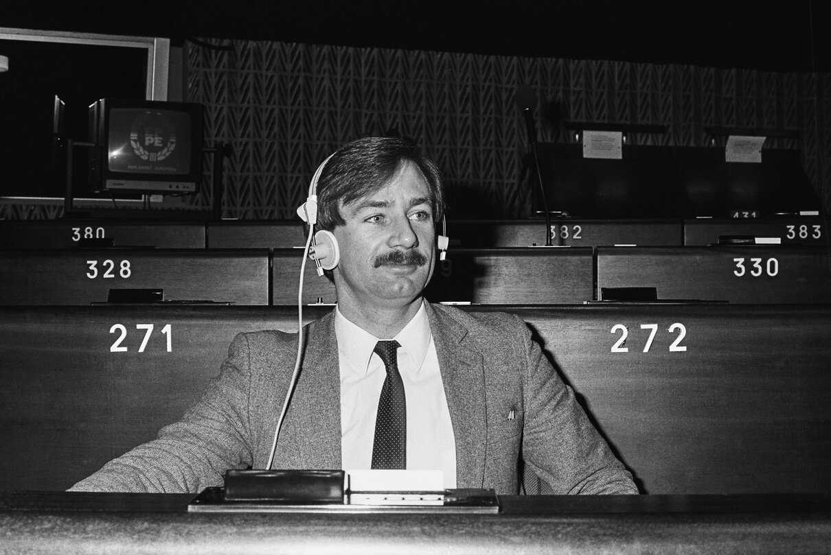 MEP Geoffrey W. HOON during a session in Strasbourg in January 1985.