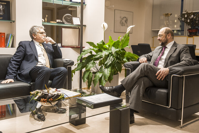 Снимка 1: Martin SCHULZ - EP President meets with David PLUNKETT, Ambassador of Canada.