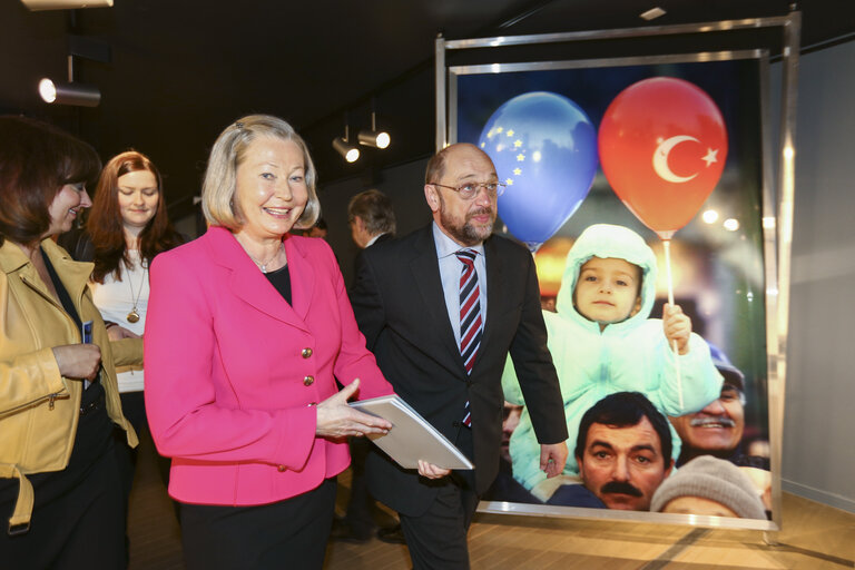 Valokuva 2: Nobel Exhibition in the Parlamentarium. Inauguration of the Nobel Peace Center exhibition