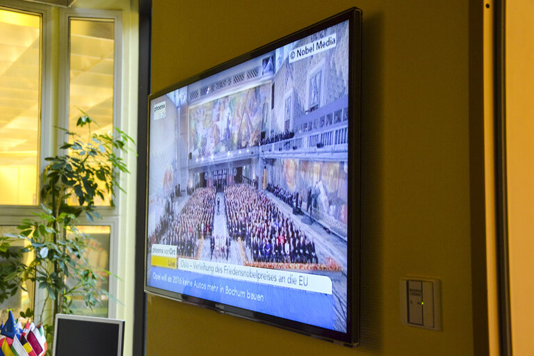 Photo 2 : Nobel peace prize banners in Munchen, Germany