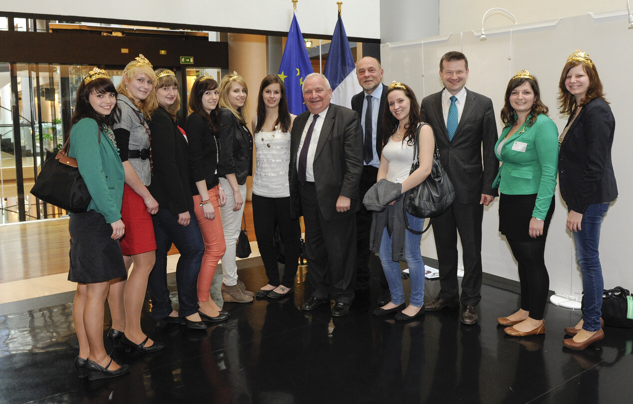 EPP group leader meets with Martin KASTLER and the official wine princesses from middle franconia