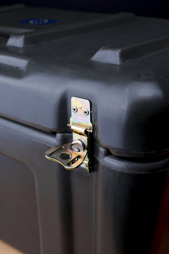 Fotografia 5: Lock of moving trunk ( canteen ) of the EP