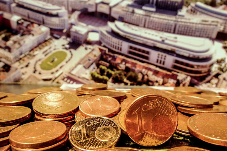 Снимка 12: Euro Coins in the context of the 2018 Budget of the European Union