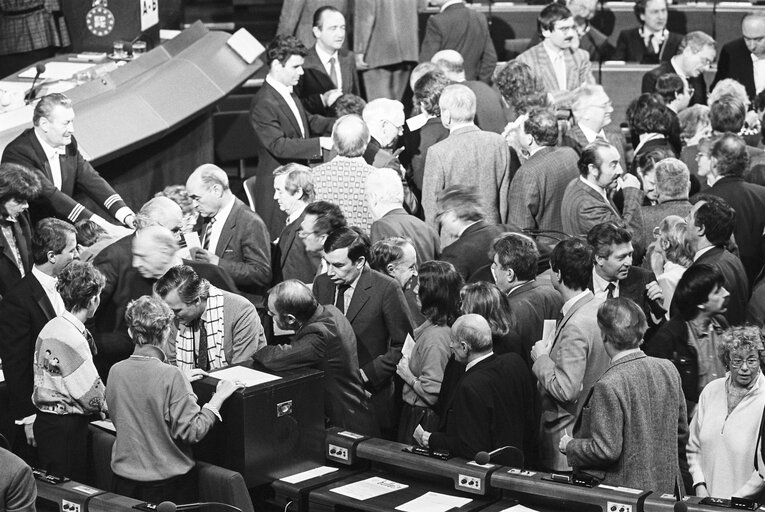 Fotagrafa 36: MEPs voting during the election of the new EP President in a plenary session in Strasbourg on the 20th of January 1987