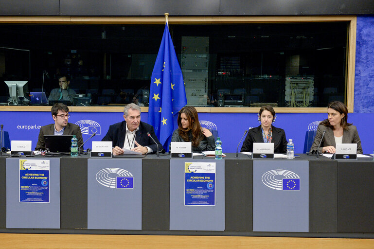 Foto 6: Intergroup Meeting