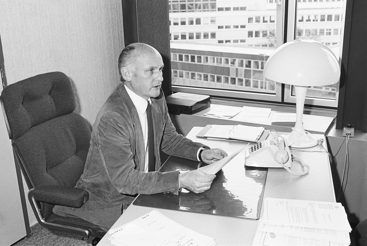 Michael McGOWAN MEP in his office in Strasbourg in November 1985