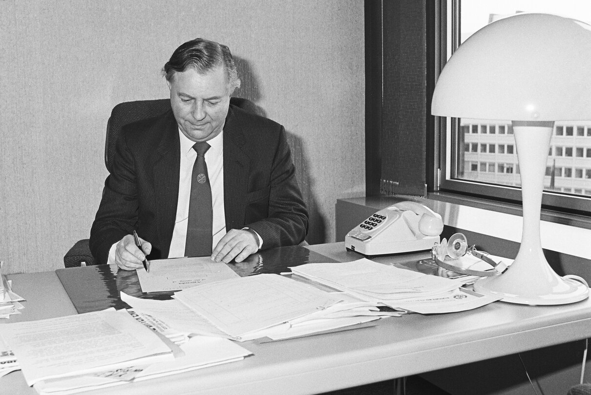 Michael ELLIOTT MEP in his office in Strasbourg in November 1985