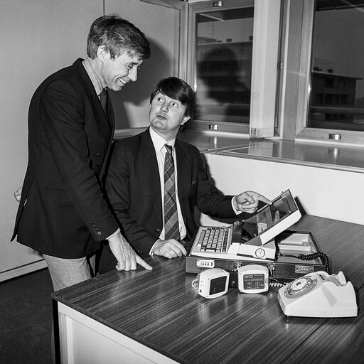 Fotó 1: MEP Barry SEAL meets with Tony ROBINSON at the European Parliament in Strasbourg in January 1985