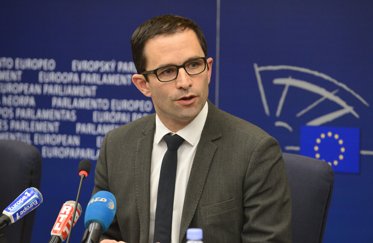 Press Conference, Benoit HAMON - French Minister responsible for consumers.