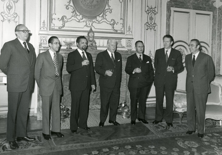 Henri SIMONET, Vice-President of the European Commission; Willy CLAES, Belgian Economy Minister; M. YAMANI; Edmond LEBURTON, Prime Minister; Renaat VAN ELSLANDE, Foreign Affairs Minister; Francois-Xavier ORTOLI, President of the European Commission.