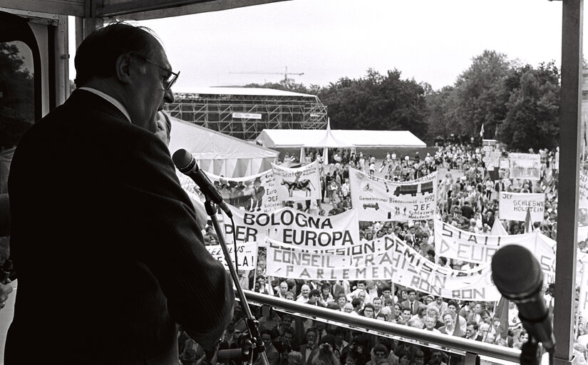 Nuotrauka 1: Demonstration on the Future of Europe in Brussels on June 6, 1987.
