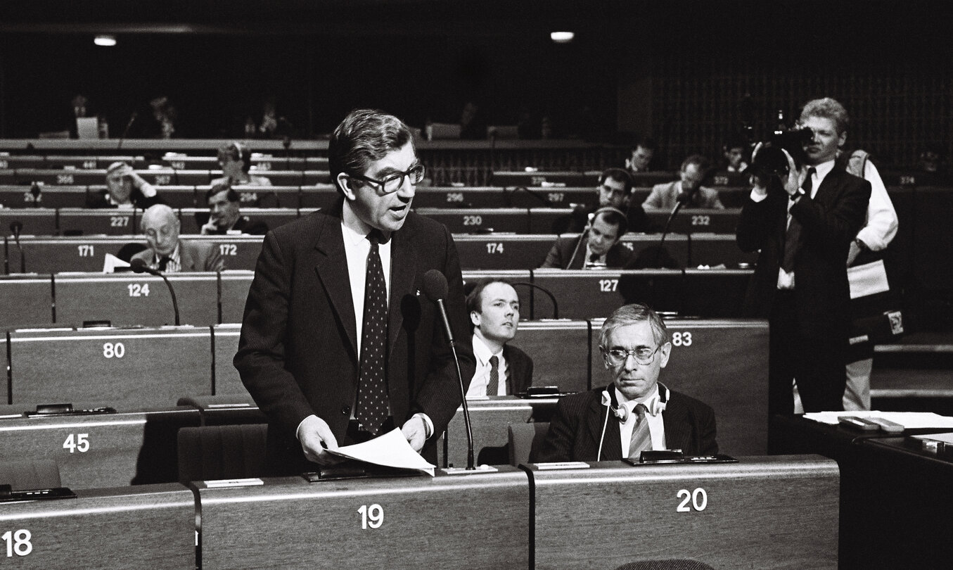 The Commissioner for the Environment, Consumer Protection and Transport in plenary session in Strasbourg in November 1986.