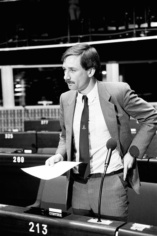 The MEP Geoffrey W. HOON during a session in Strasbourg in April 1985.