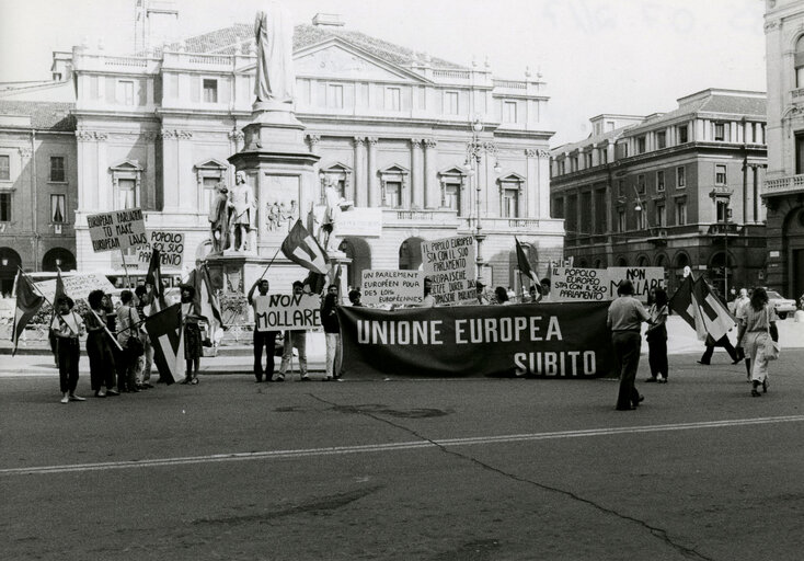 Fotó 1: Demonstration during the European Council in Milan on July 1985.