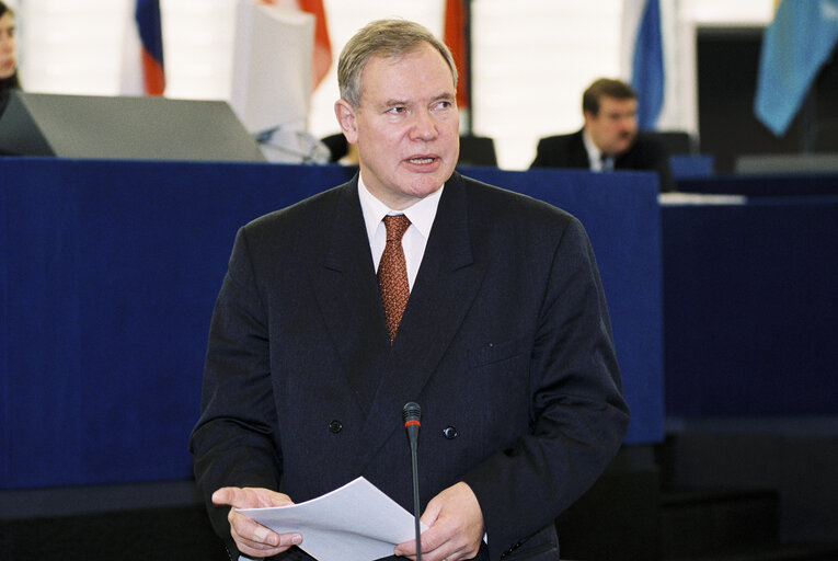 Photo 6: Paavo LIPPONEN, Prime Minister of Finland during a plenary session in Strasbourg on October 27, 1999.