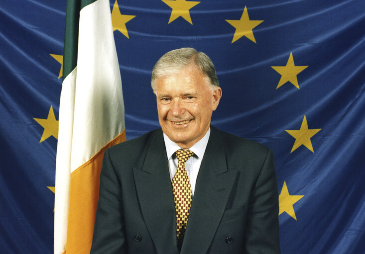 Liam Hyland in front of the Irish and European flag