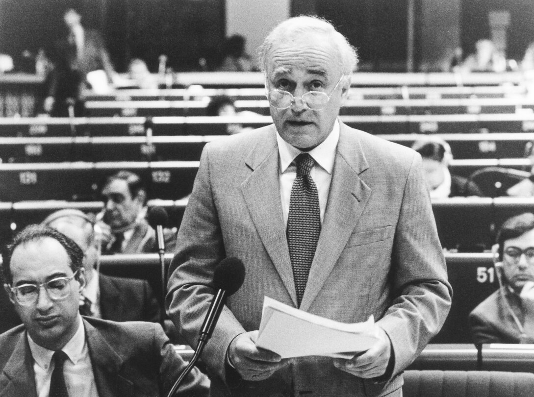 PAPOULIAS Karolos in the hemicycle of the European Parliament in Strasbourg in July 1988