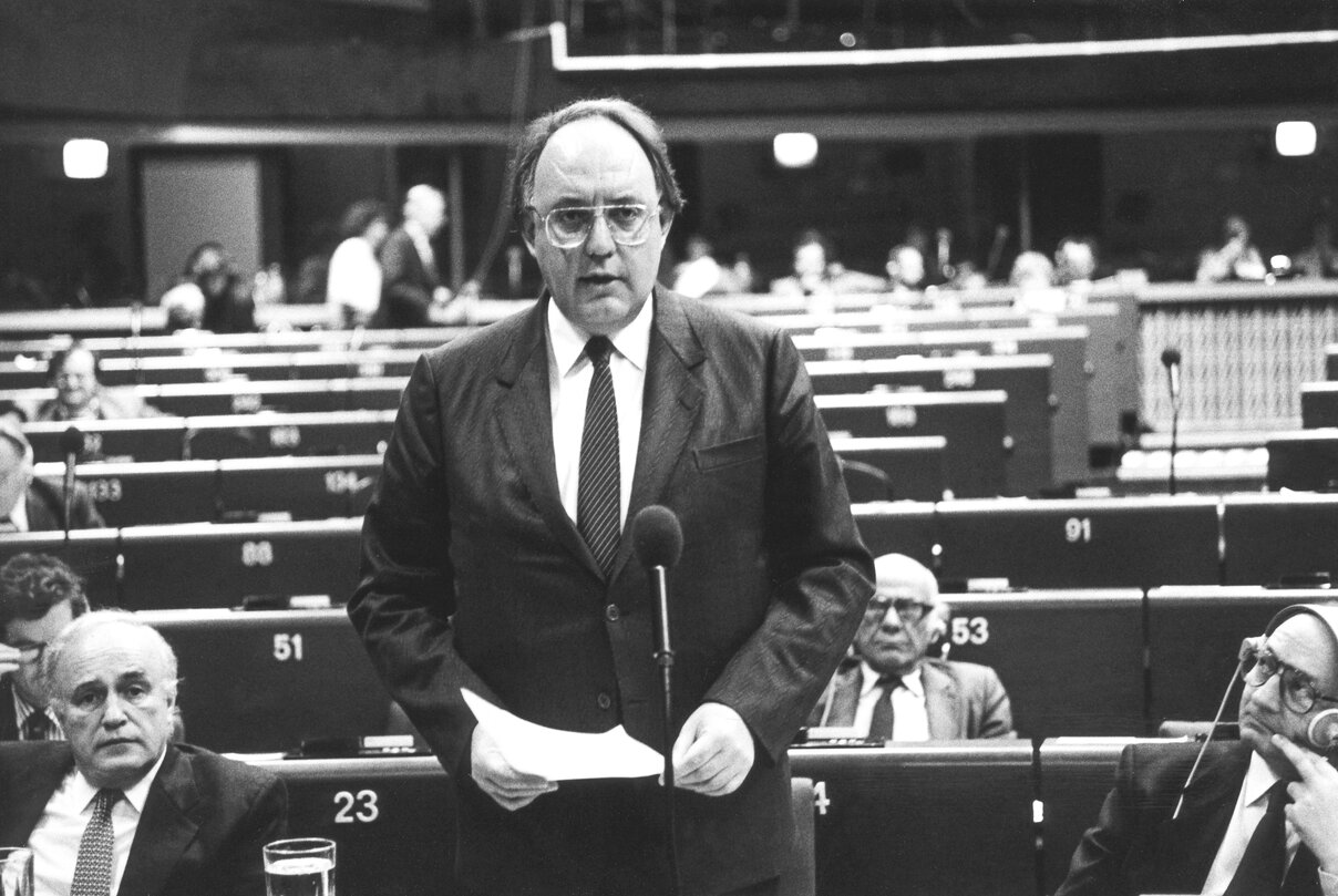 PANGALOS Theodoros in the hemicycle of the European Parliament in Strasbourg in December 1988