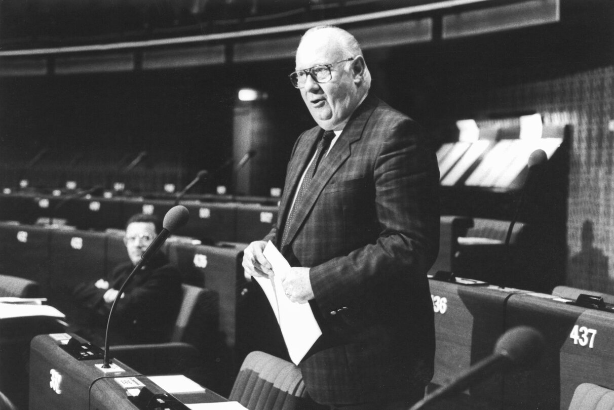 PONIATOWSKI Michel in the hemicycle of the European Parliament in Strasbourg in October 1985