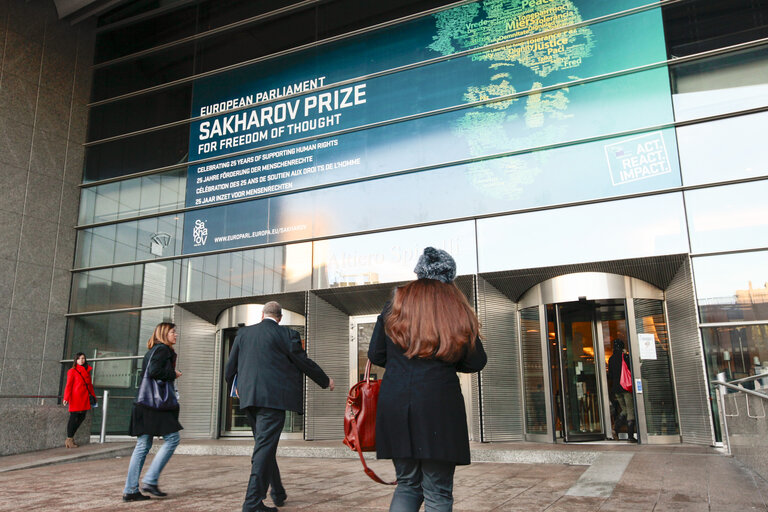 Zdjęcie 3: Sakharov Prize banner at the entrance of the European Parliament