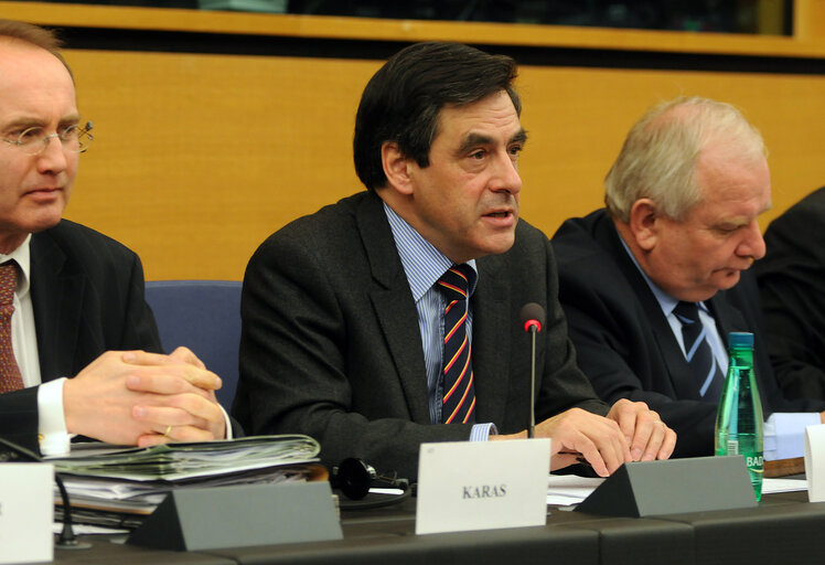 Fotografi 1: EPP meeting with the French Prime Minister.