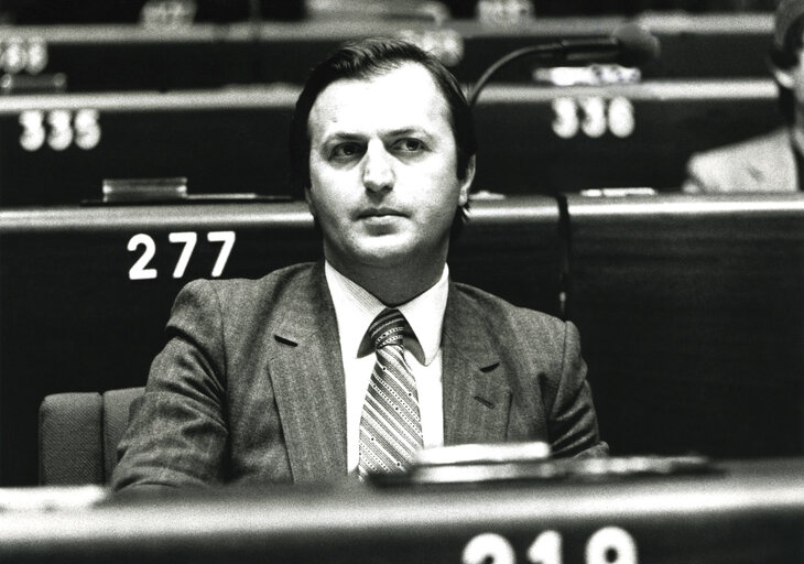 Fotografia 2: Antonios Georgiadis in the hemicycle of the European Parliament in January 1981