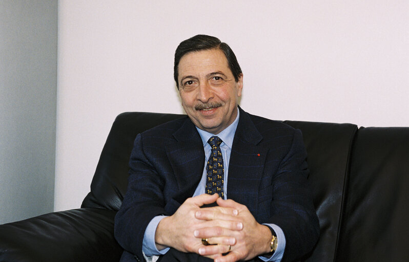 Fotografia 1: MEP Claude DESAMA at the European Parliament