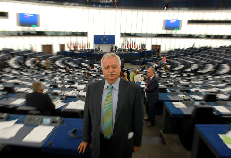 Foto 3: MEP Ioannis GKLAVAKIS in Srasbourg