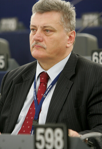 Fotografija 1: MEP Nicola POPA in plenary session in Strasbourg.