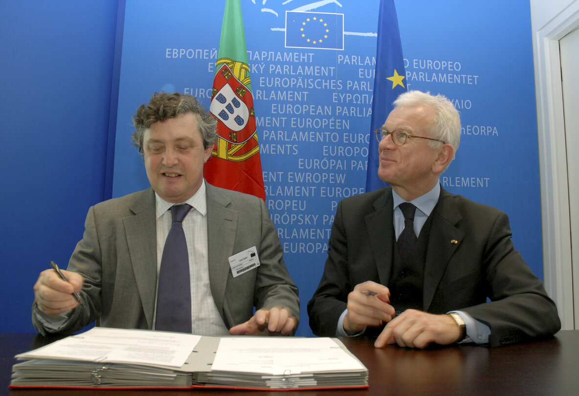 Signature LEX with the EP President and the Portuguese State Secretary for European Affairs