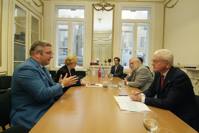 Fotografie 20: EP President visits the Renewable Energy House.