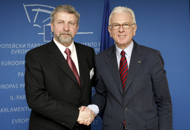 Photo 1 : Hans Gert POETTERING - EP President meets with Belarus main opposant Alexandre MILINKEVIC