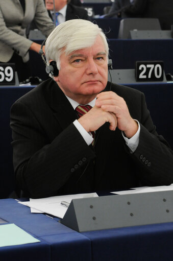 Fotografie 2: MEP Laszlo SURJAN attends a plenary session in Strasbourg