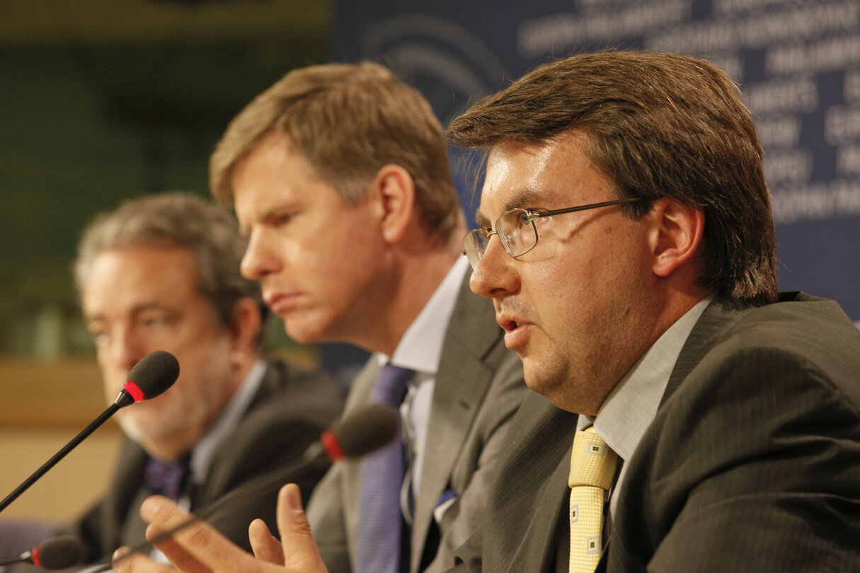 Press conference - Presentation of the book After Belgium - The orderly split-up by Vlaams Belang party members