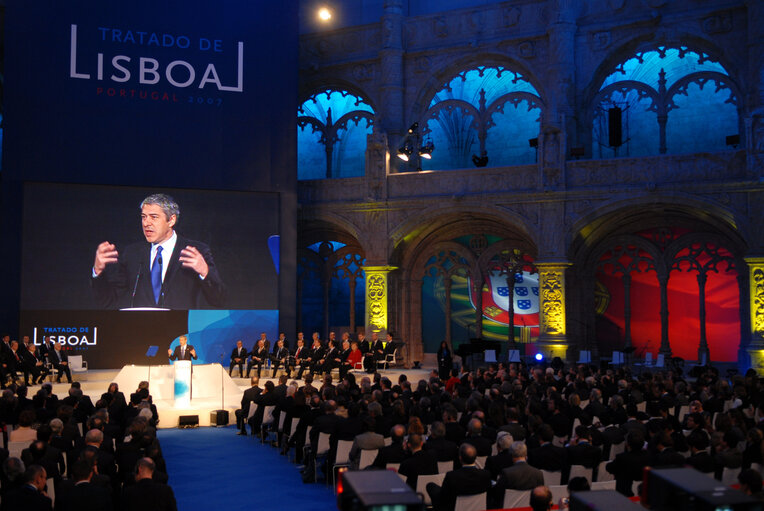 Foto 1: Signature of the Lisbon Treaty: speech by José Sócrates Carvalho Pinto de Sousa, Portuguese Prime Minister