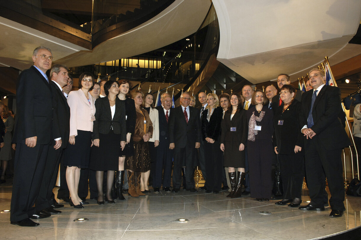 Group picture with the new MEPs from Romania following the enlargement of January 2007