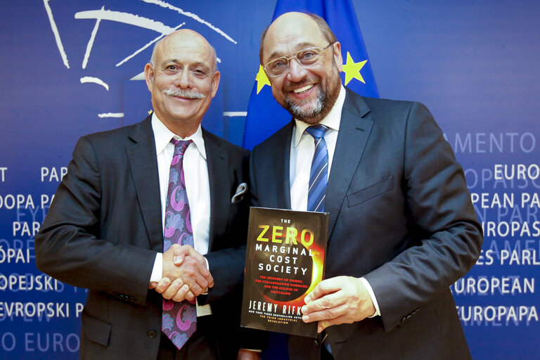 Fotografie 2: Martin SCHULZ - EP President meets with Jeremy RIFKIN - Economist