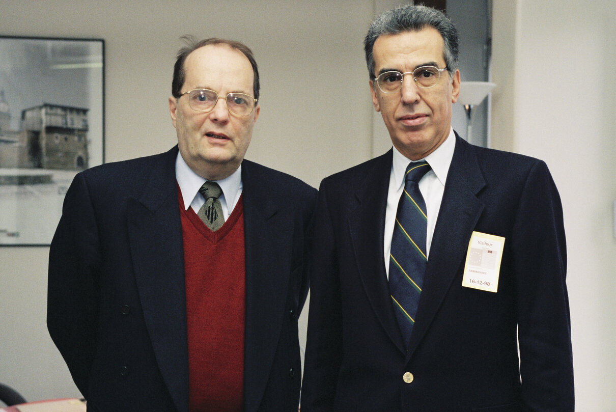 Jacob SODERMAN meets Nikiforos DIAMANDOUROS in Strasbourg on December 16, 1998.