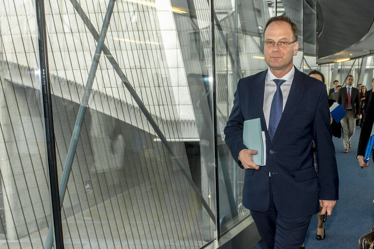 Fotografija 1: Arrival of Tibor NAVRACSIS, Commissioner designate for Education, Cultuire, Youth and Citizenship - CULT